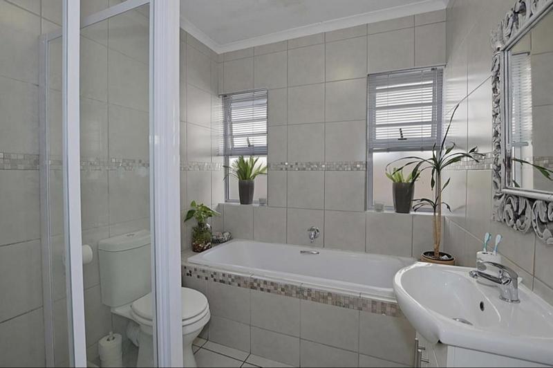3 Bedroom Property for Sale in Burgundy Estate Western Cape